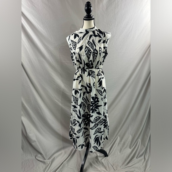 Black/White Floral Midi Dress - Picture 6 of 6